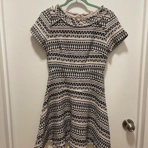 Banana Republic Sz 4 Jacquard Dress Black and Whit